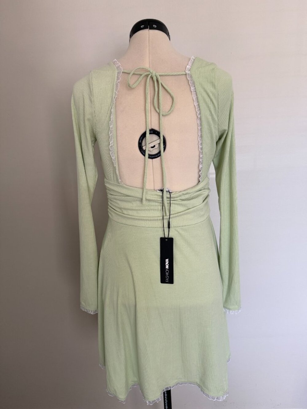Fasion Nova green long-sleeve mini dress featuing an open back,size M - Picture 4 of 13